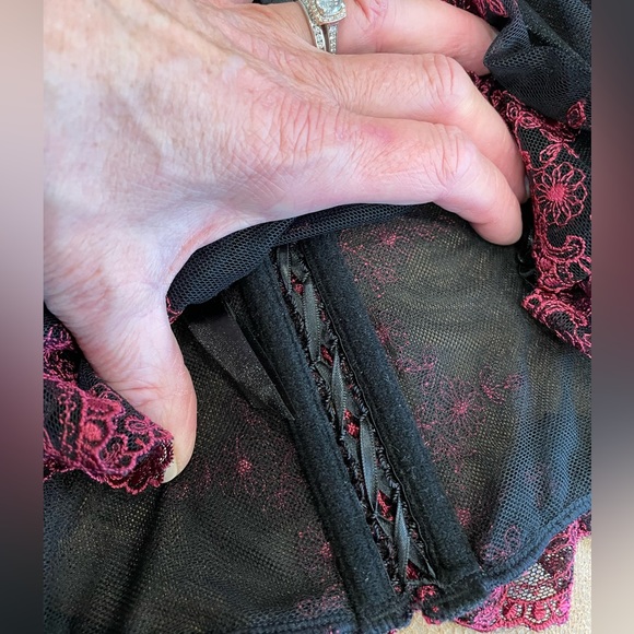 Black and Pink Lace Corset - Picture 12 of 15